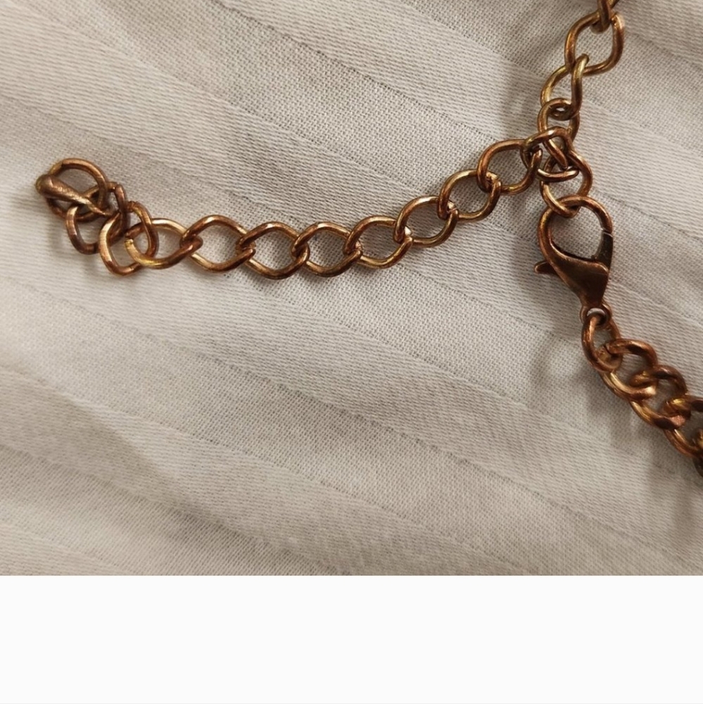 Royal blue stone necklace with clasps